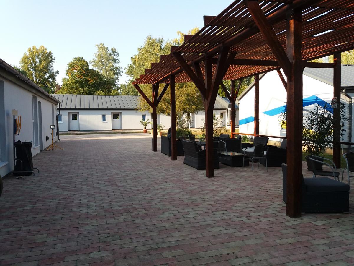 Tiszaliget Apartman és Szálló Szolnok Exterior foto
