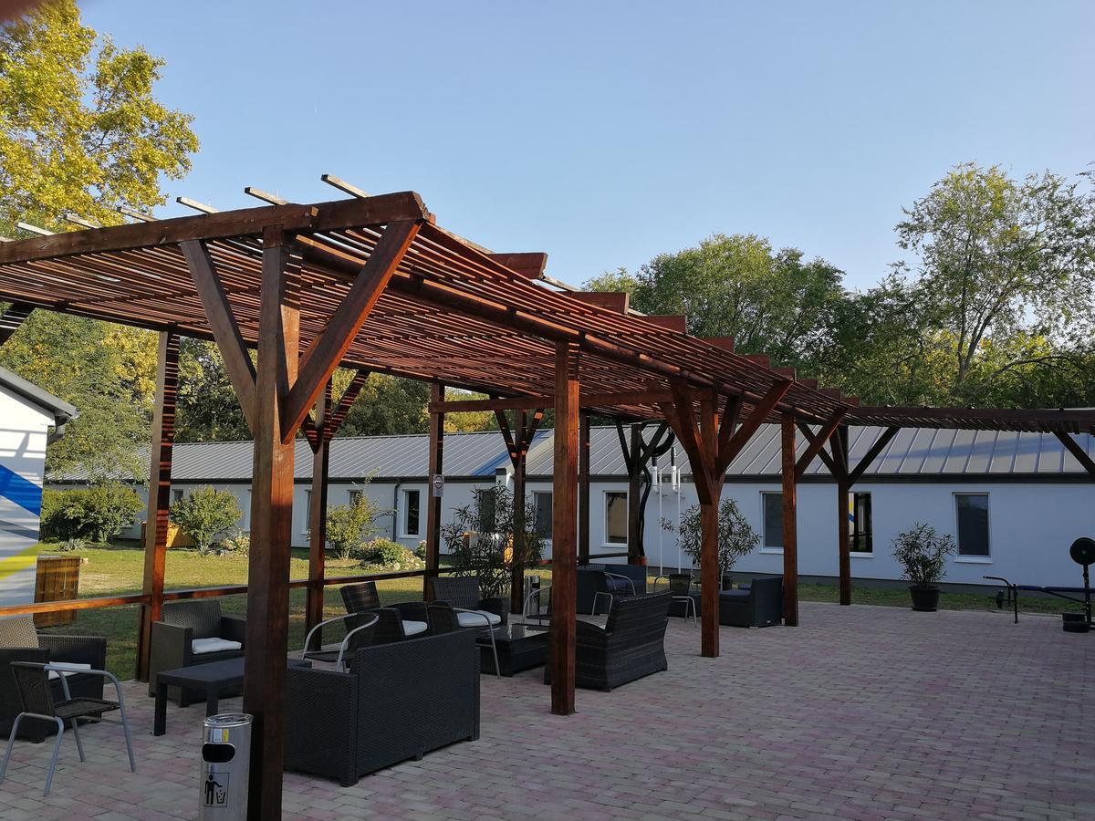 Tiszaliget Apartman és Szálló Szolnok Exterior foto
